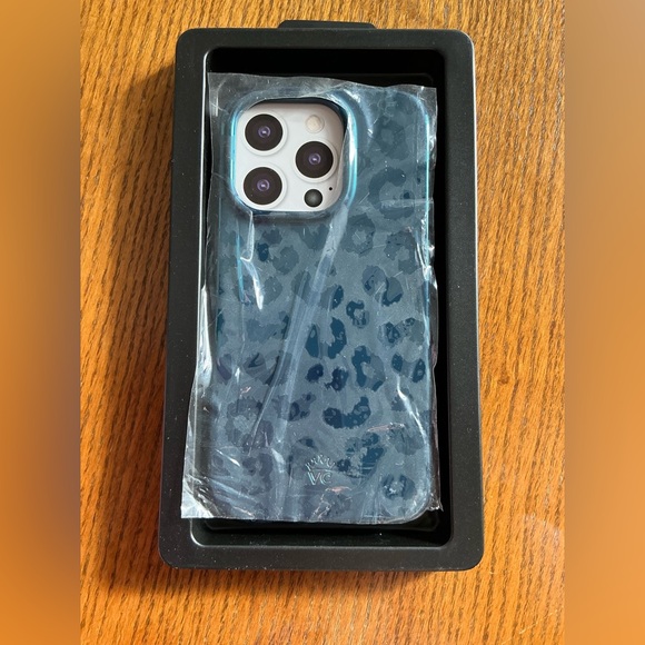 Velvet Caviar Metallic Navy Leopard Phone Case For iPhone 14Pro New - Picture 3 of 4